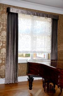 Schals aus Samt als Fensterdekoration vom Raumausstatter