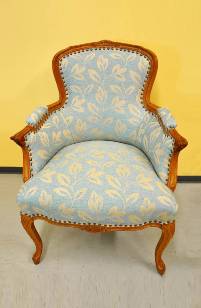 Barocker Sessel neue Polsterung hellblau mit Muster - Raumausstatter