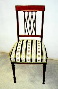 Alter Stuhl neu gepolstert mit Stoff von Raumausstattung Ungar
